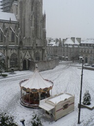 /medias/customer_2/EXPOSITIONS VIRTUELLES/QUIMPER SOUS LA NEIGE/Place Saint-Corentin sous la neige 2_jpg_/0_0.jpg